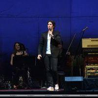 Josh Groban performs at the Bank Atlantic Center | Picture 111492